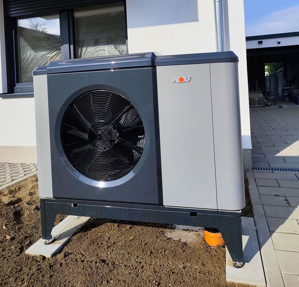 Von uns angeschlossene Wolf-Wärmepumpe an einem Neubau